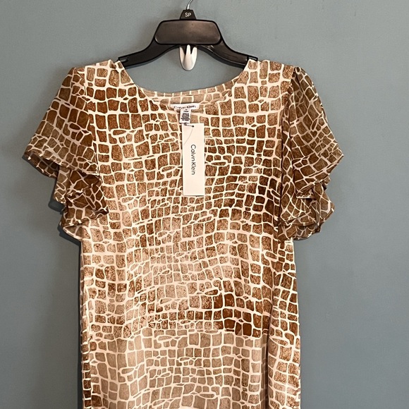 SELLING CALVIN KLEIN BLOUSE 👚 SIZE S  COLOR BROWN and TAN BNWT FlUTTER SLEEVE - Picture 2 of 10